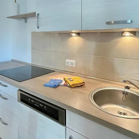 Apartment Luftschloss Baum 6 *